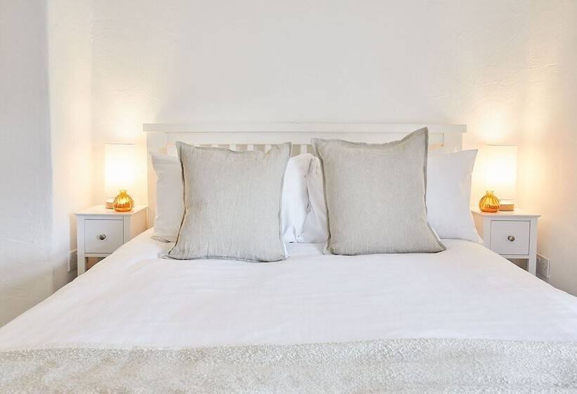 Host Stay Tally House