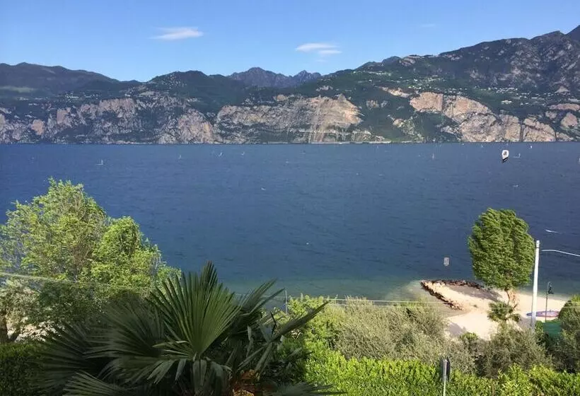 هتل Albergo Villa Edera