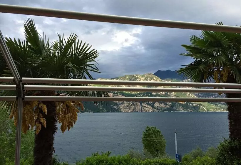 هتل Albergo Villa Edera