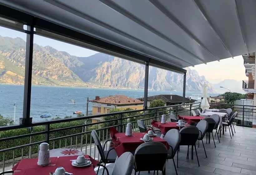 هتل Albergo Villa Edera