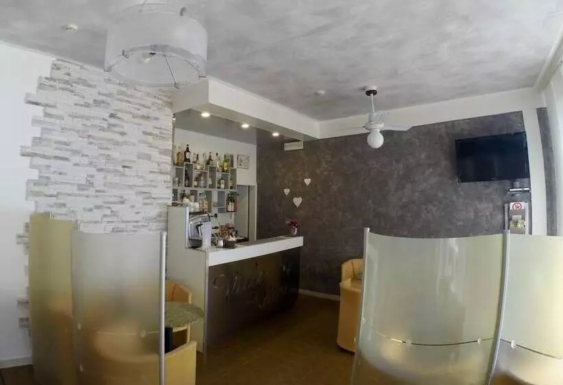 هتل Albergo Villa Edera