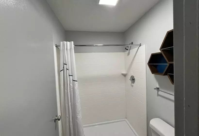 هتل Hometowne Studios By Red Roof Florence, Ky Cincinnati Airport