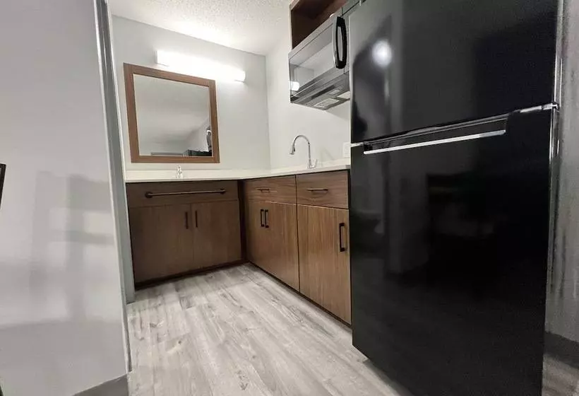 هتل Hometowne Studios By Red Roof Florence, Ky Cincinnati Airport