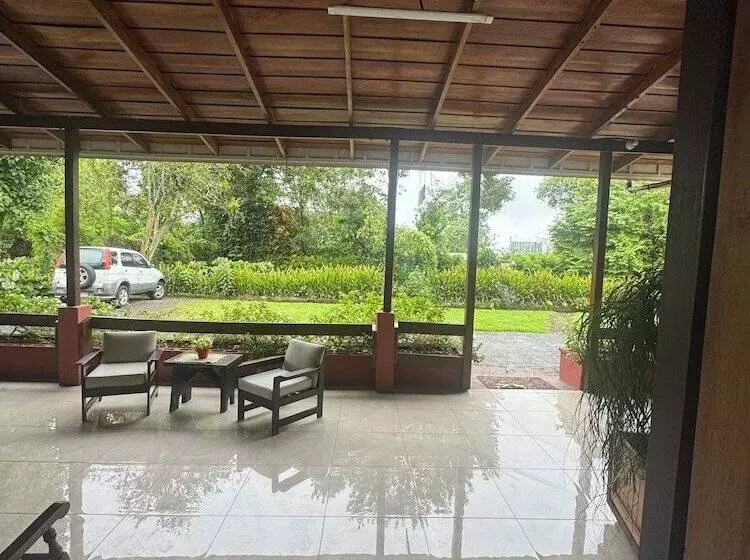 هتل Jardines Arenal