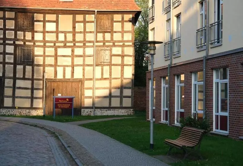 Hotelli & Restaurant Am Schlosspark