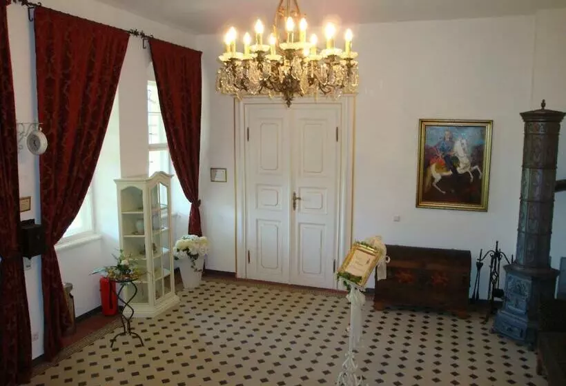 Hotelli Schloss Grochwitz