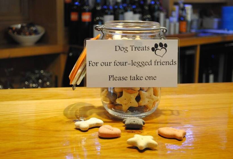 فندق Marsham Arms Inn