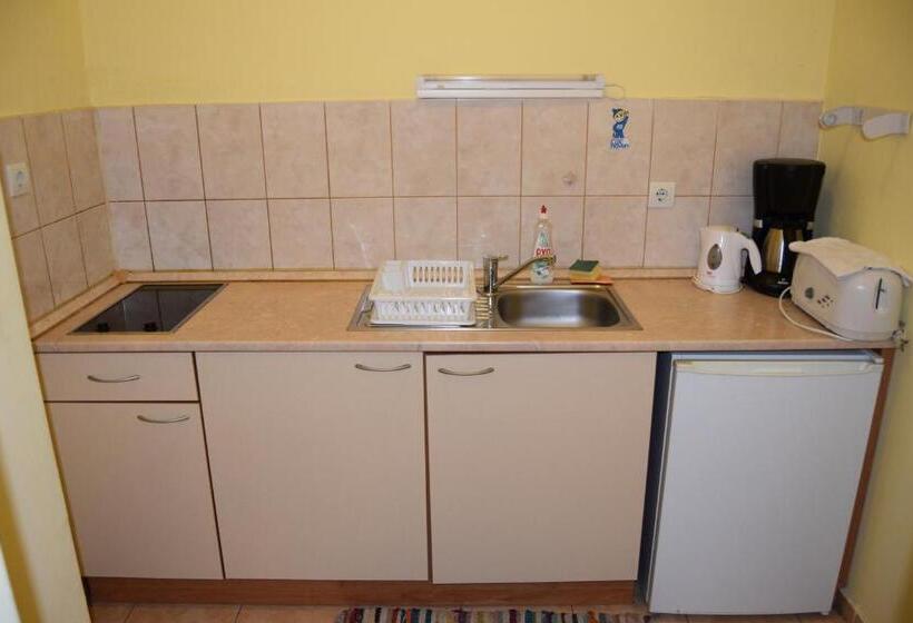 Persey Flora Apartments