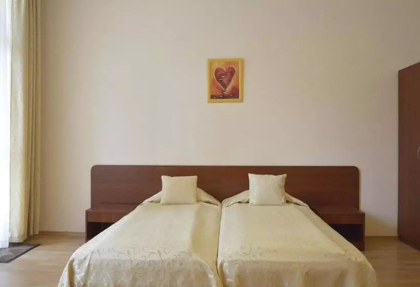 Persey Flora Apartments