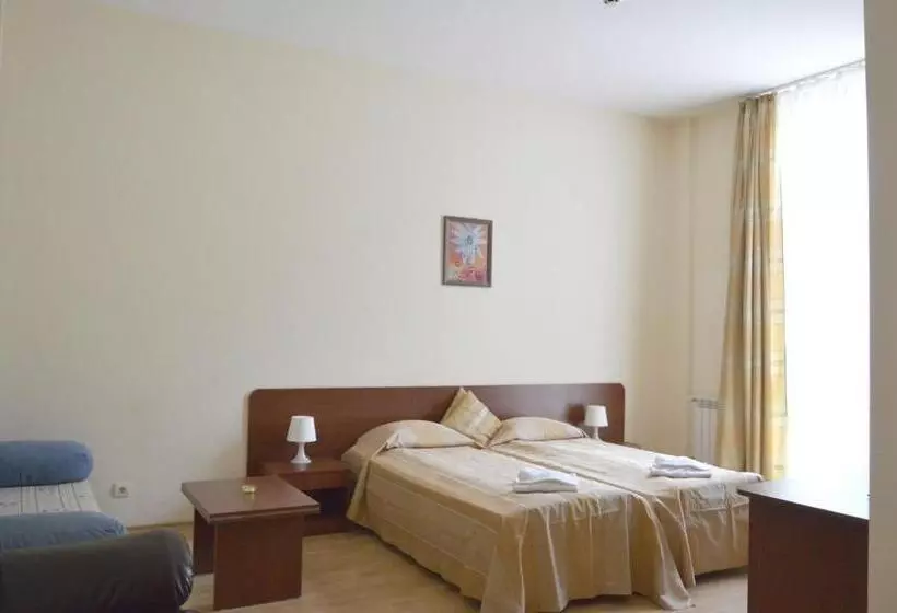 Persey Flora Apartments