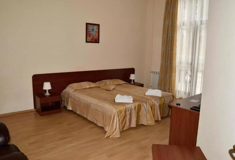 Persey Flora Apartments