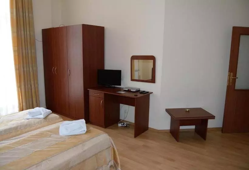 Persey Flora Apartments