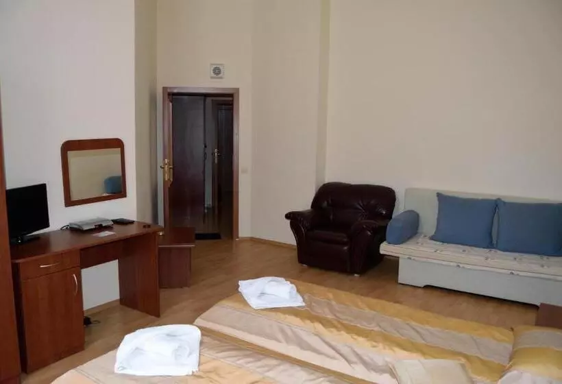 Persey Flora Apartments