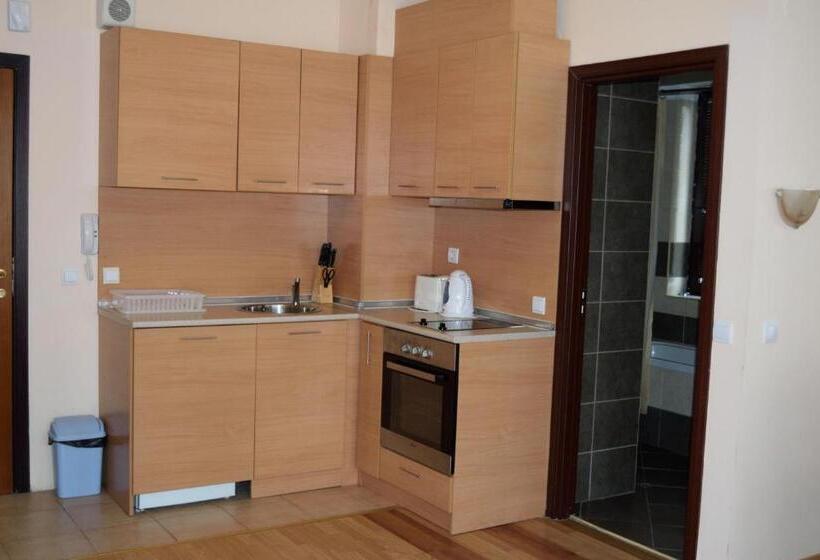 Persey Flora Apartments