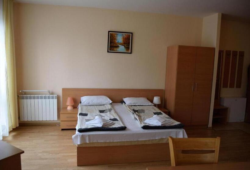 Persey Flora Apartments