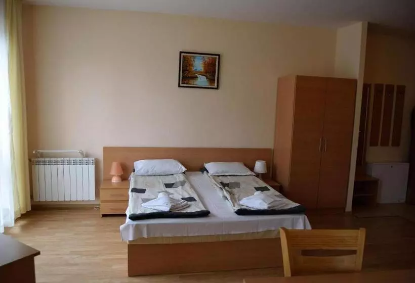 Persey Flora Apartments