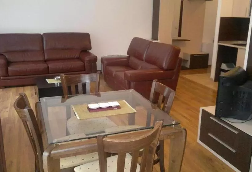 Persey Flora Apartments