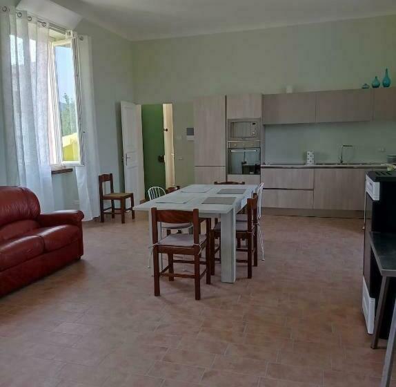 호스텔 Rifugio Escursionistico Ex Scuola Grassi, Bubbio