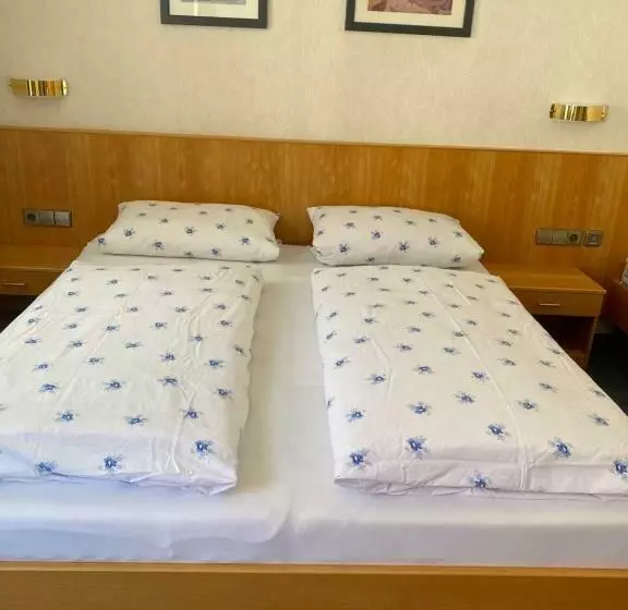 Majatalo Gasthof/pizzeria Hirsch