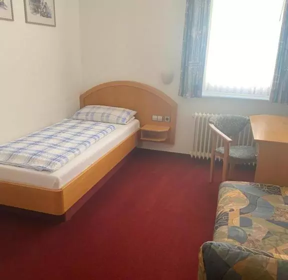 Majatalo Gasthof/pizzeria Hirsch