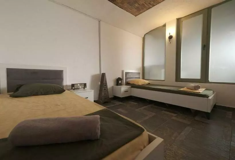Hostel Dera