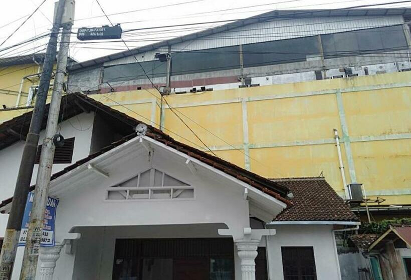 בית מלון כפרי Express O 91436 Mess Sadam