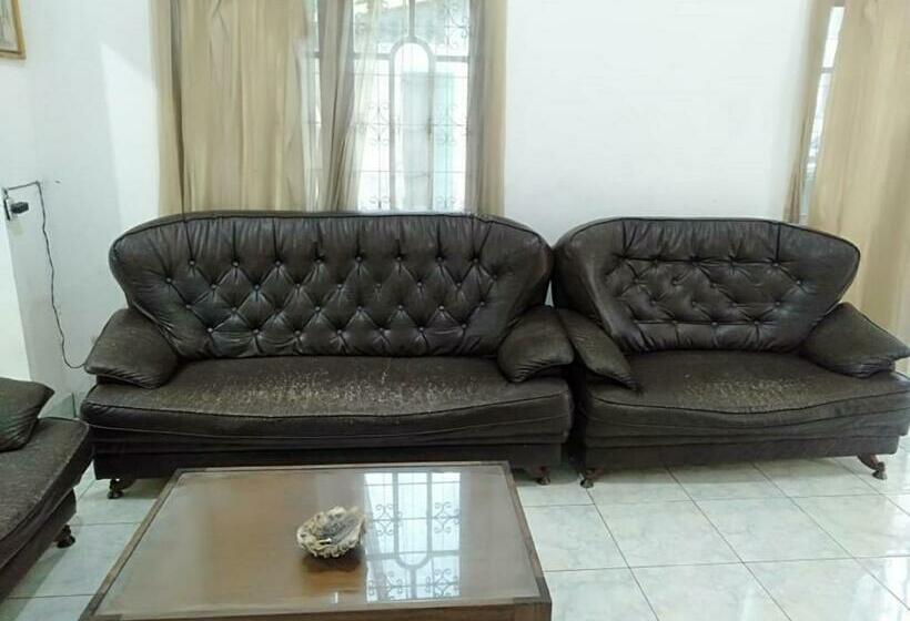 בית מלון כפרי Express O 91436 Mess Sadam