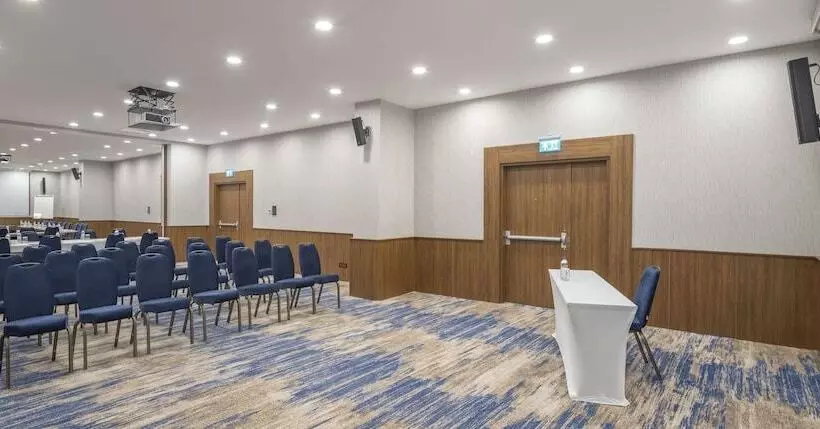 ホテル Hampton By Hilton Istanbul Airport, Arnavutkoy