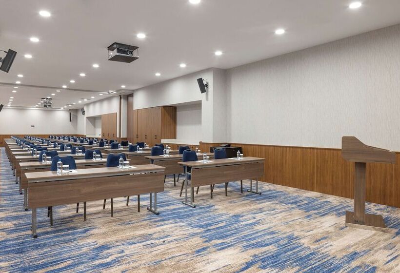 ホテル Hampton By Hilton Istanbul Airport, Arnavutkoy