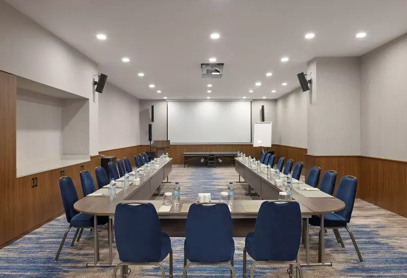 ホテル Hampton By Hilton Istanbul Airport, Arnavutkoy