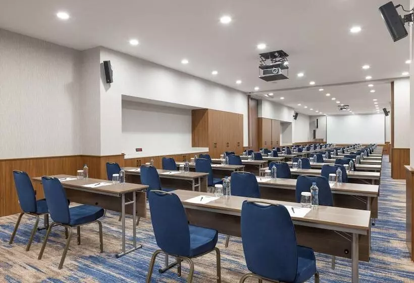 ホテル Hampton By Hilton Istanbul Airport, Arnavutkoy