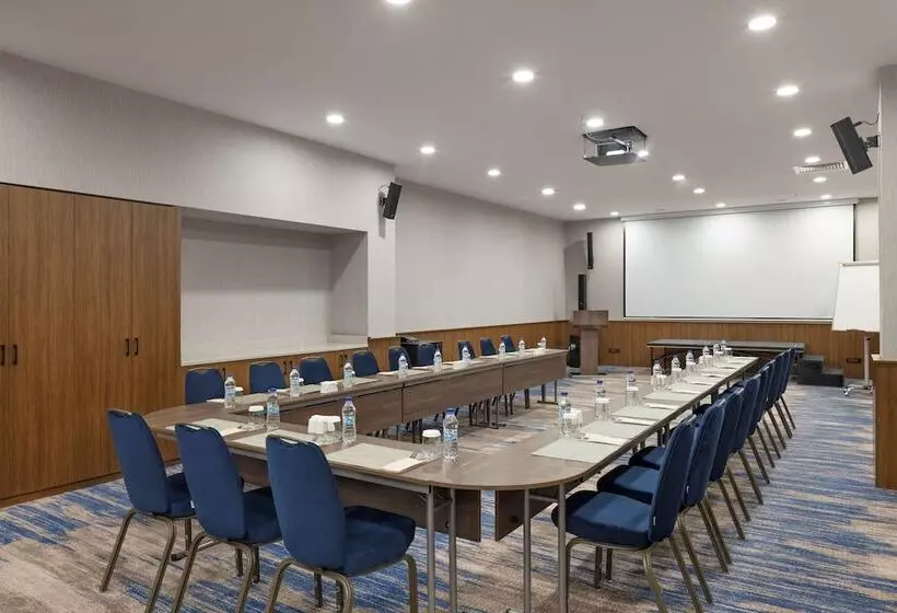 ホテル Hampton By Hilton Istanbul Airport, Arnavutkoy