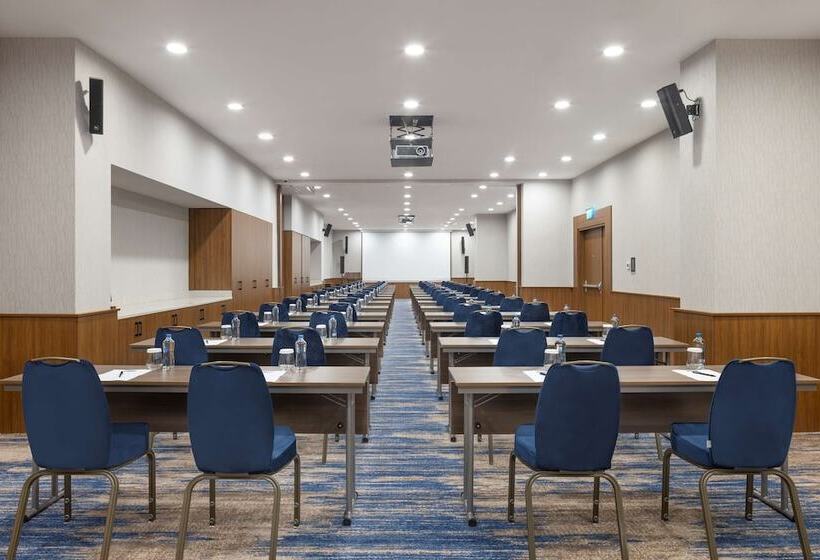 ホテル Hampton By Hilton Istanbul Airport, Arnavutkoy