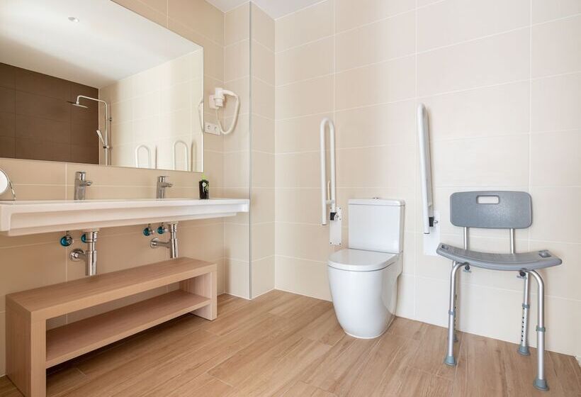 هتل Limehome Barcelona Carrer De Besalú 82