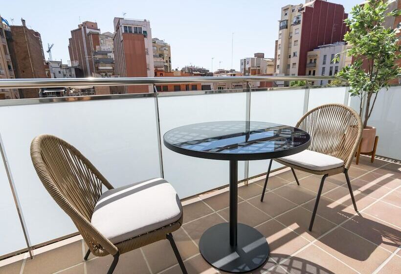 هتل Limehome Barcelona Carrer De Besalú 82