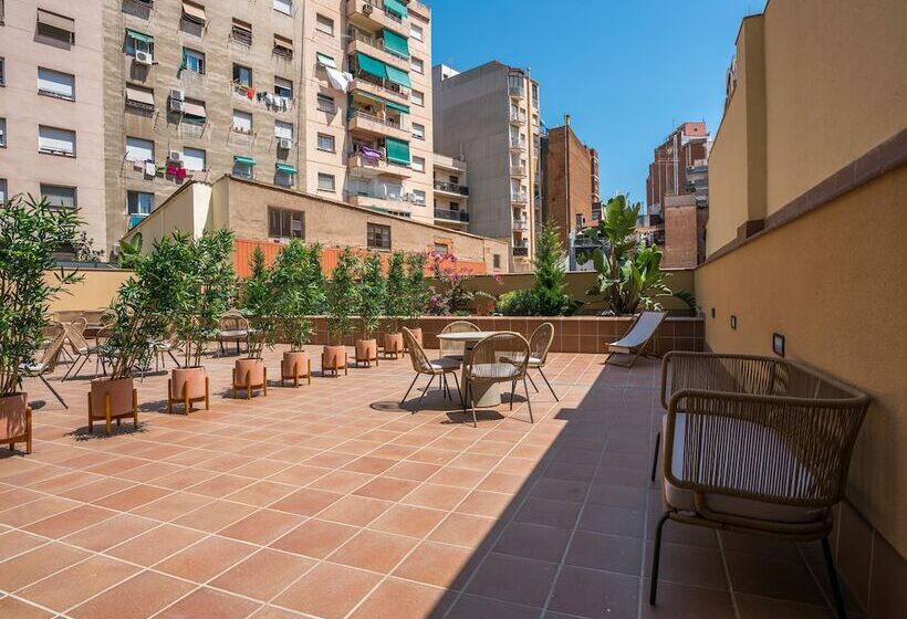 هتل Limehome Barcelona Carrer De Besalú 82