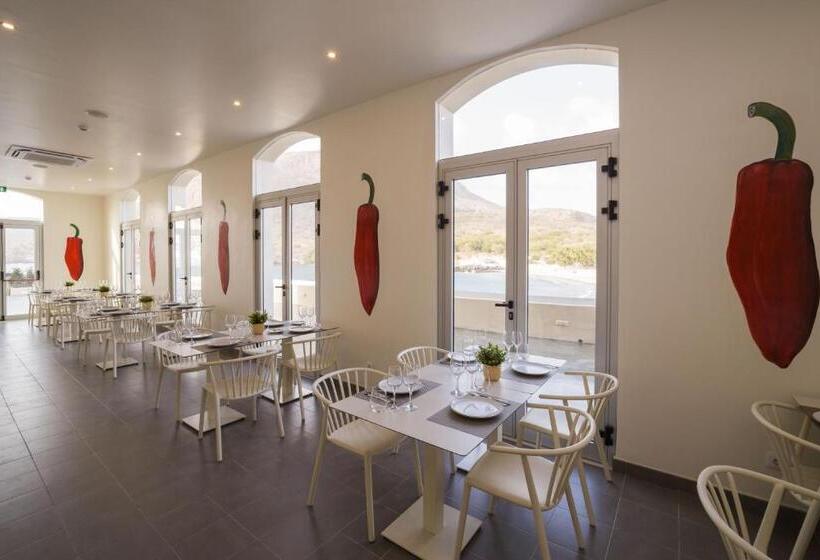 Отель Oasis Tarrafal Alfandega Suites