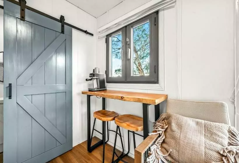 ホテル Tiny Home   Redbird