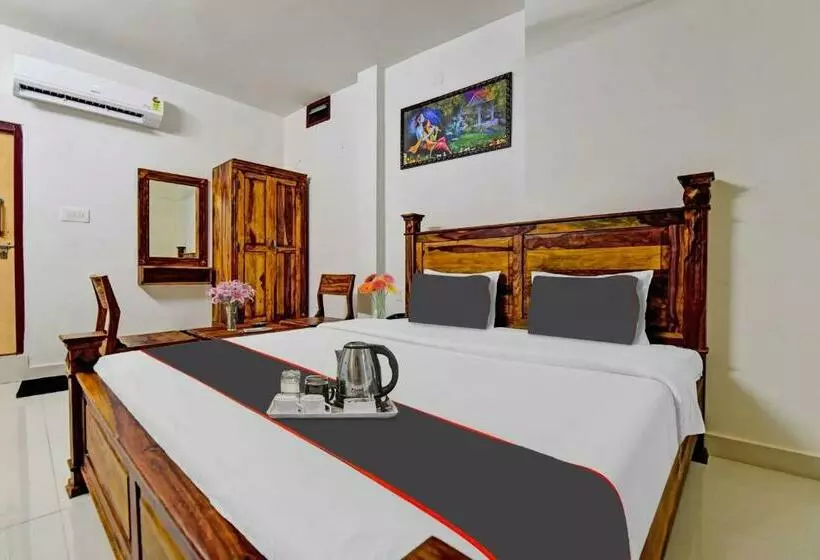 ホテル Collection O Garh Kesharia Residency