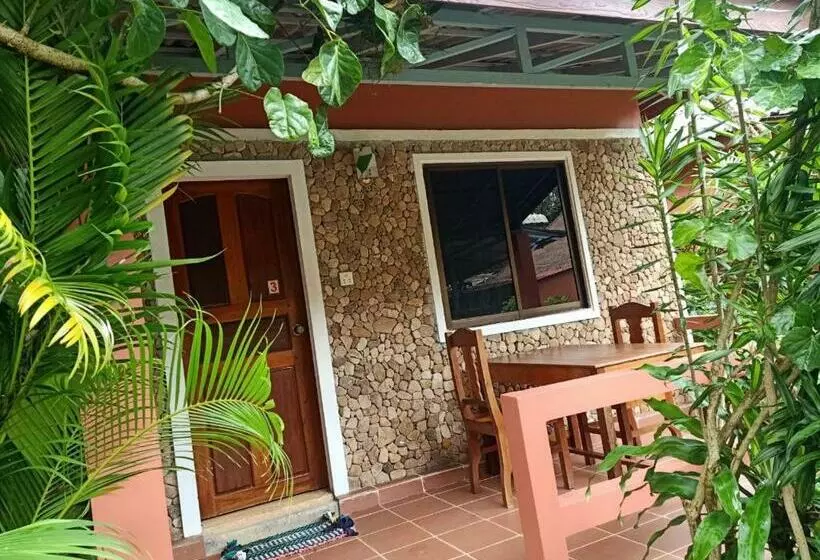 هتل Pina House