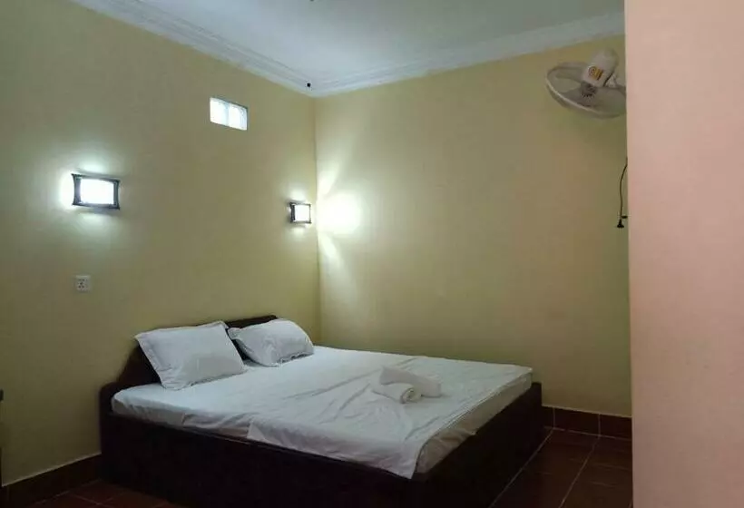 هتل Pina House