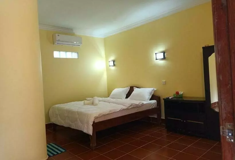 هتل Pina House