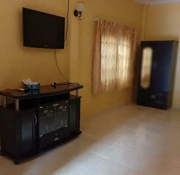 هتل Pina House