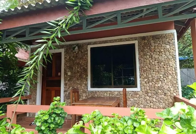 هتل Pina House