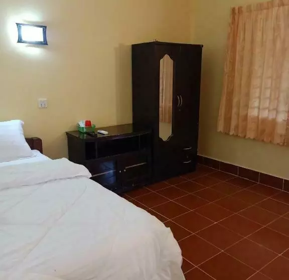 هتل Pina House