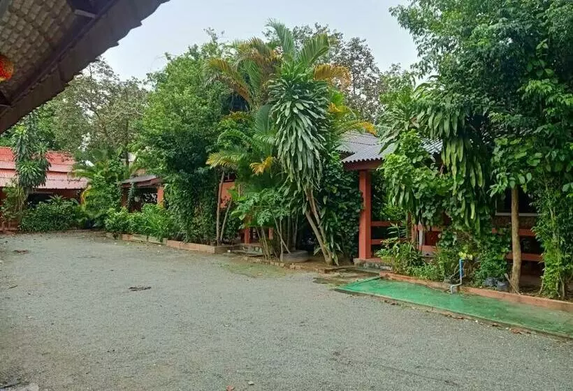 هتل Pina House