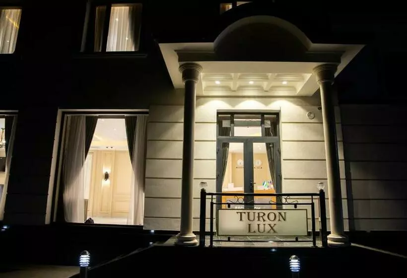 ホテル Turon Lux