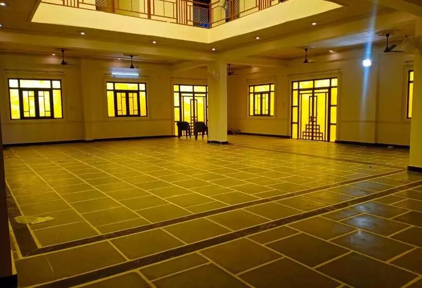 Hotelli Oyo 91054 Shree Nath Palace