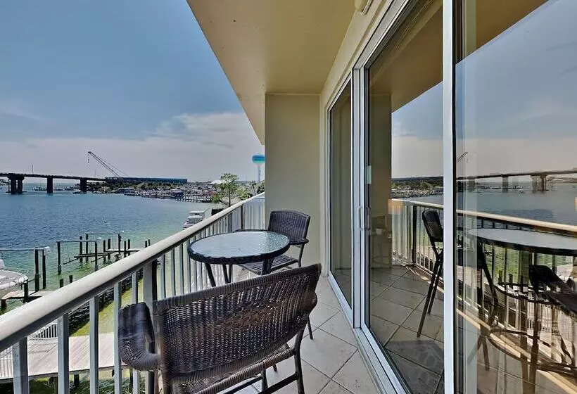 Palm Court Yacht Club #308