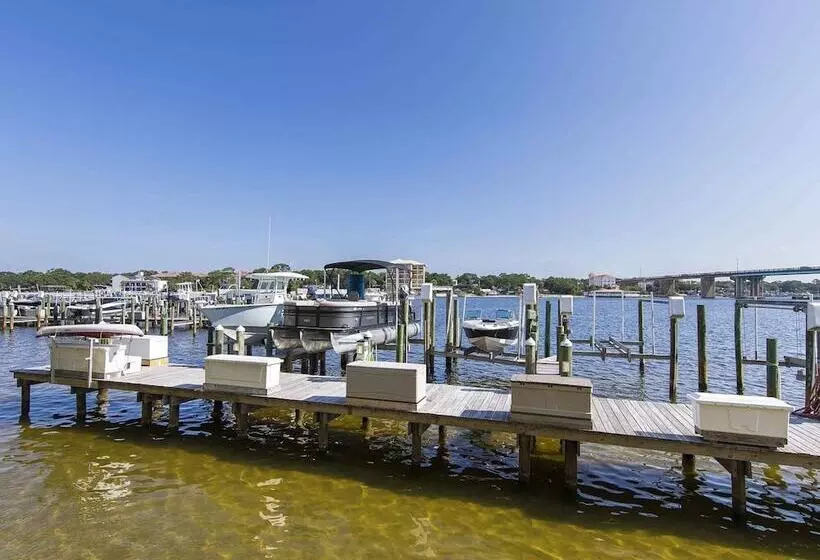 Palm Court Yacht Club #308